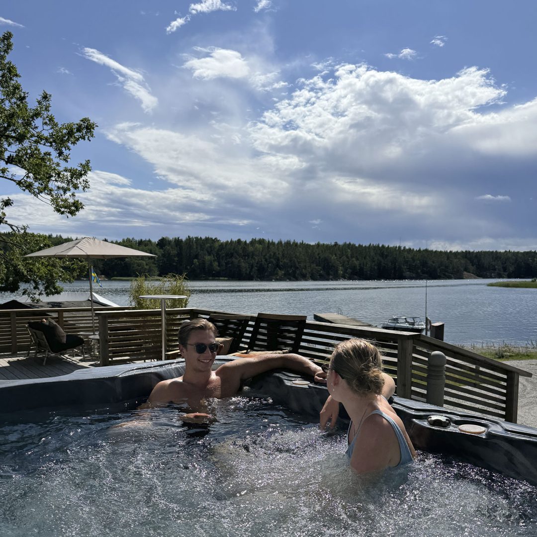 Övernatta på Skåvsjöholm i Stockholms skärgård – 25% rabatt